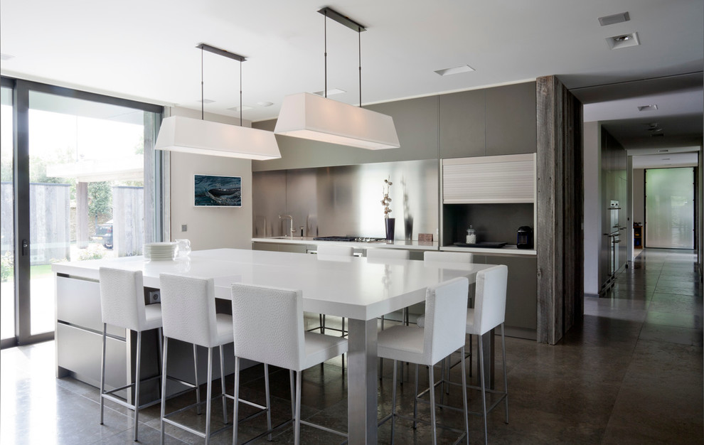 Large trendy single-wall eat-in kitchen photo in Paris with flat-panel cabinets, metallic backsplash, an island and gray cabinets