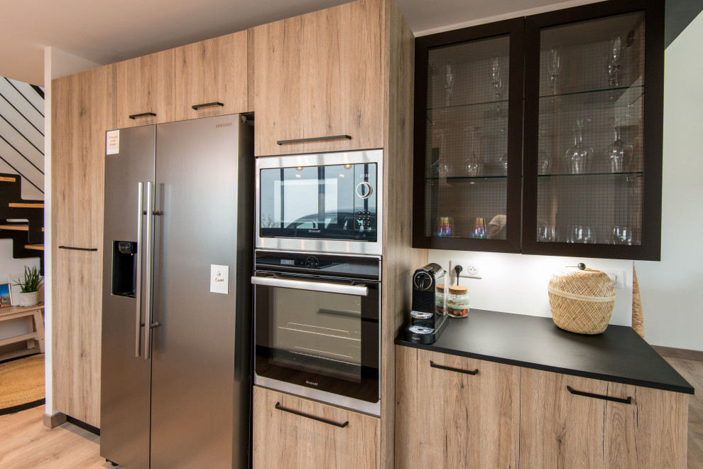 This is an example of a contemporary single-wall open plan kitchen in Nantes.