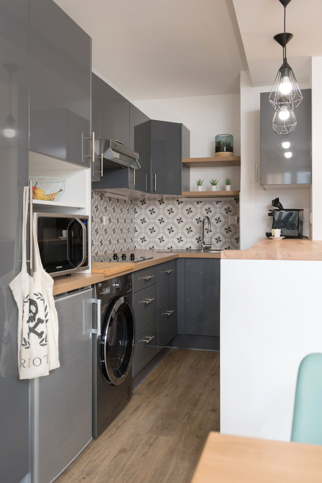 Small scandinavian l-shaped kitchen/diner in Lyon with a built-in sink, beaded cabinets, grey cabinets, laminate countertops, grey splashback, cement tile splashback, integrated appliances, plywood flooring, beige floors and beige worktops.