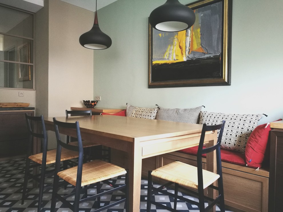 На фото: большая параллельная кухня-гостиная в стиле модернизм с полом из керамической плитки с