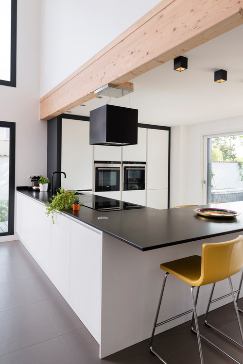 Modern Kitchen Inspiration: White Cabinet Ideas Black Countertops and a Stylish Peninsula