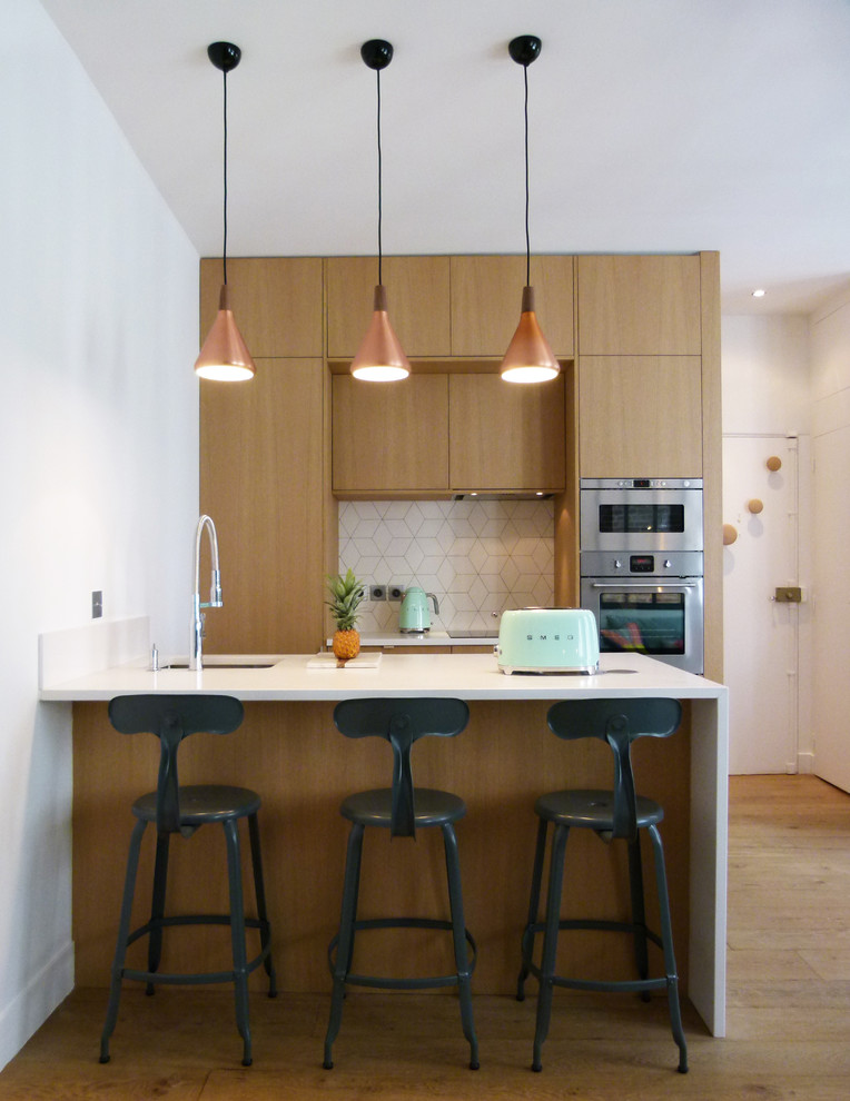 Inspiration for a modern kitchen remodel in Paris