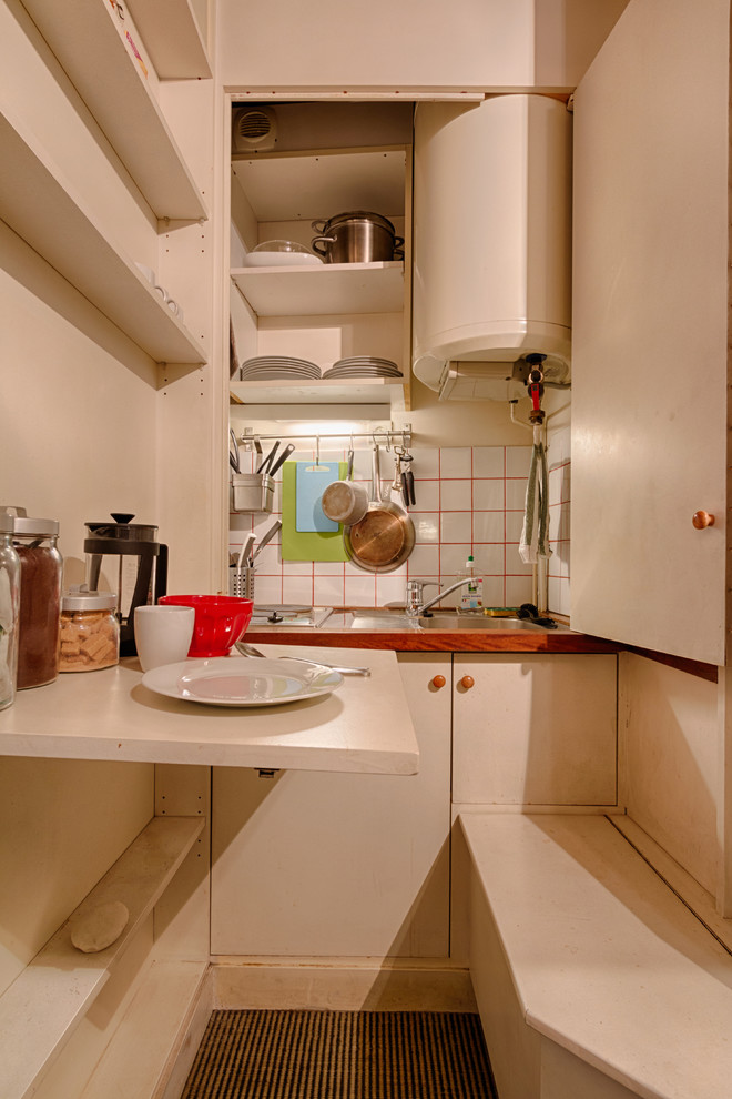 Example of a tuscan kitchen design in Paris