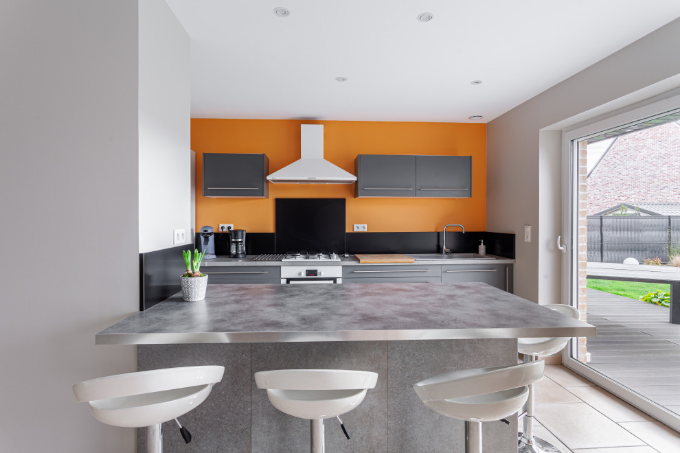 Inspiration for a medium sized contemporary single-wall kitchen/diner in Lille with a built-in sink, flat-panel cabinets, grey cabinets, black splashback, white appliances, a breakfast bar, beige floors, grey worktops, laminate countertops, wood splashback and ceramic flooring.