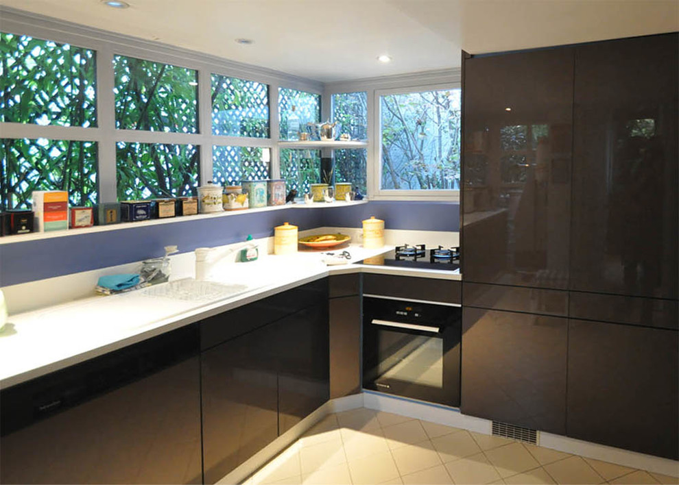 Photo of a large contemporary l-shaped enclosed kitchen in Paris.