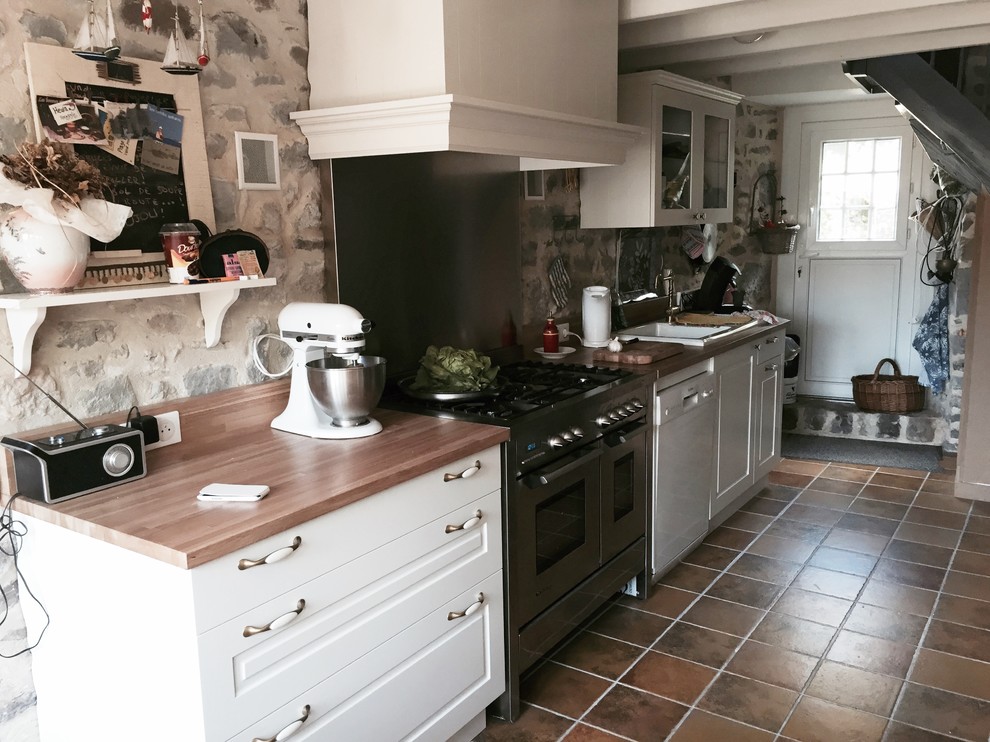Photo of a farmhouse kitchen in Le Havre.