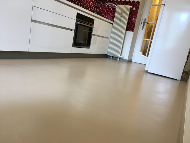 Rénovation d'un sol de cuisine en béton ciré - Contemporary - Kitchen -  Strasbourg - by Atelier Peintures & Matières | Houzz IE