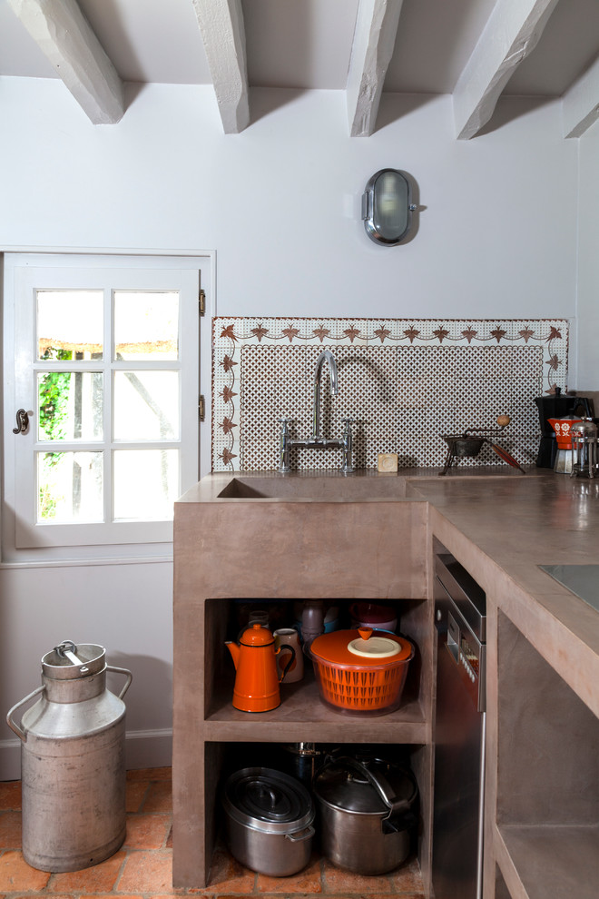 This is an example of a rural kitchen in Paris.