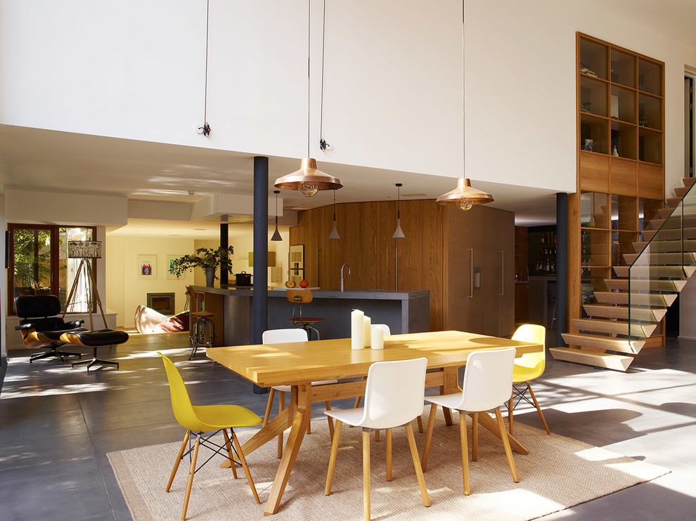 Moderne Küche mit Betonarbeitsplatte und Betonboden in London