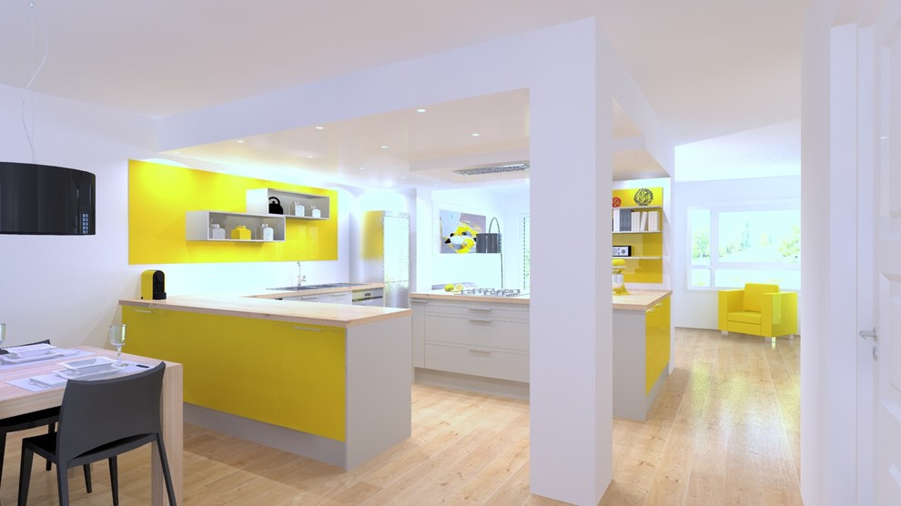 Foto på ett mellanstort funkis kök, med en dubbel diskho, luckor med profilerade fronter, gula skåp, laminatbänkskiva, vitt stänkskydd, rostfria vitvaror, ljust trägolv och en halv köksö