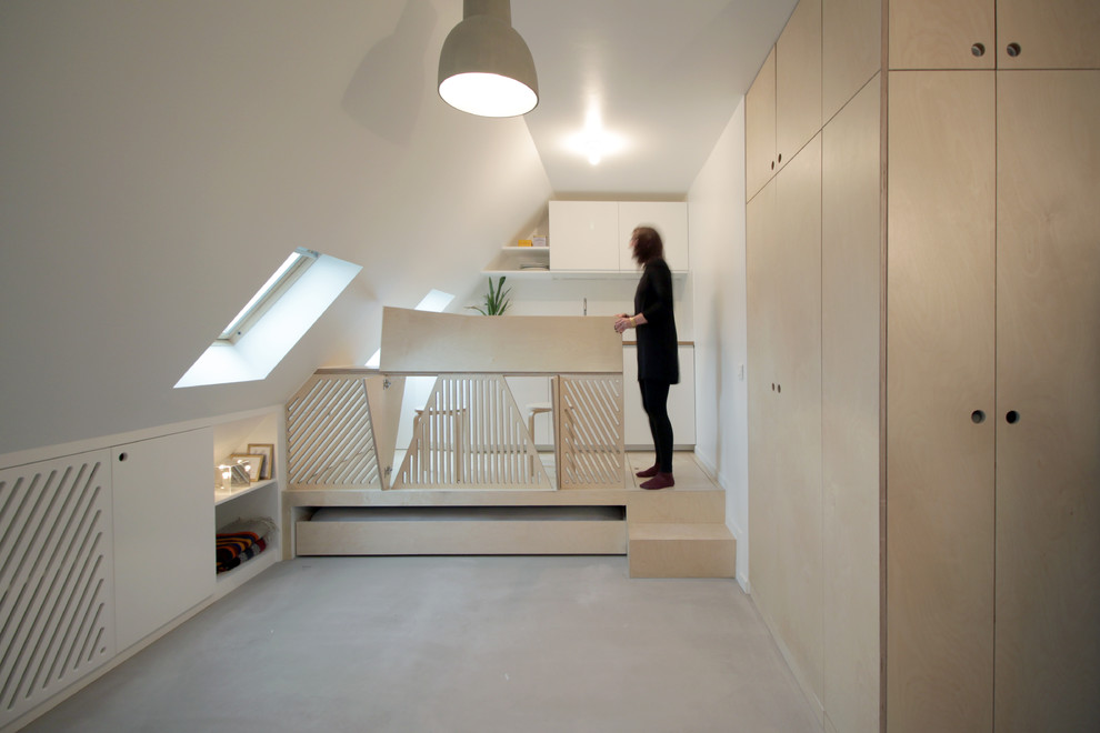 Kleine, Offene, Einzeilige Moderne Küche mit Betonboden in Paris