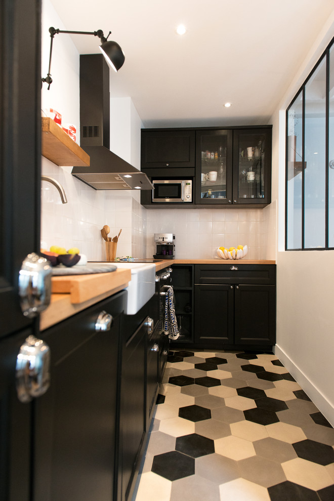 Photo of a scandinavian grey and black kitchen in Paris.