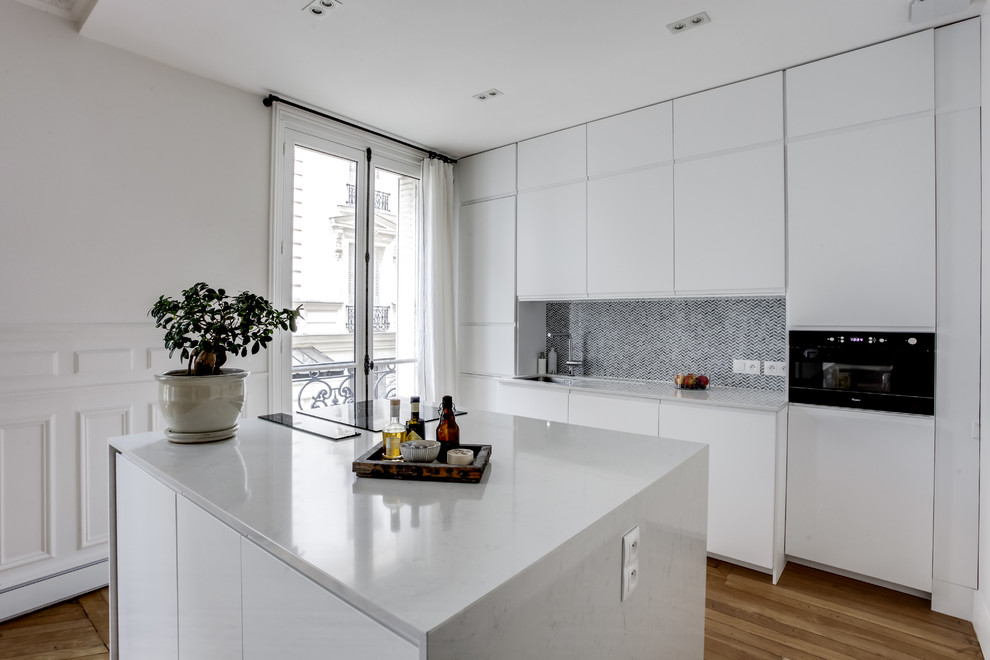 This is an example of a scandinavian kitchen in Paris.