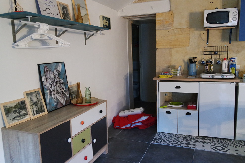 Kitchen - small eclectic kitchen idea in Lyon