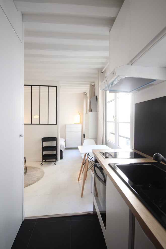 Small urban single-wall kitchen in Paris.