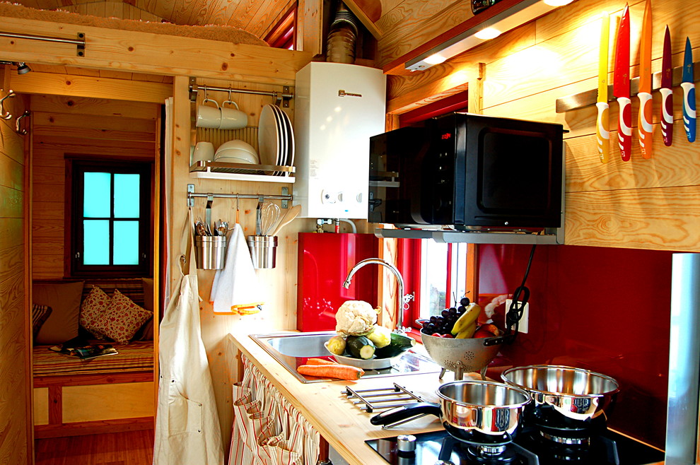 Rustic kitchen in Grenoble.