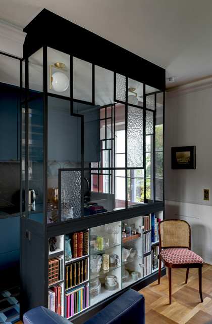 Transformation D Un Petit Appartement Parisien Neoklassika Kuhnya Parizh Ot Eksperta Studio Mariekke Houzz Rossiya