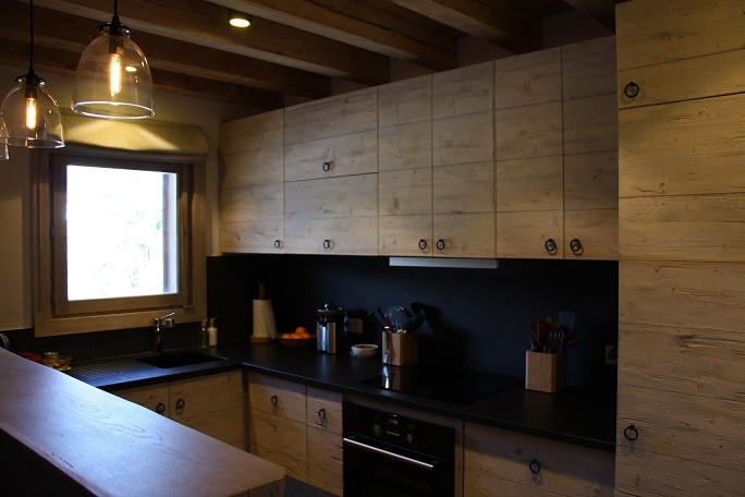 Rustic kitchen in Grenoble.