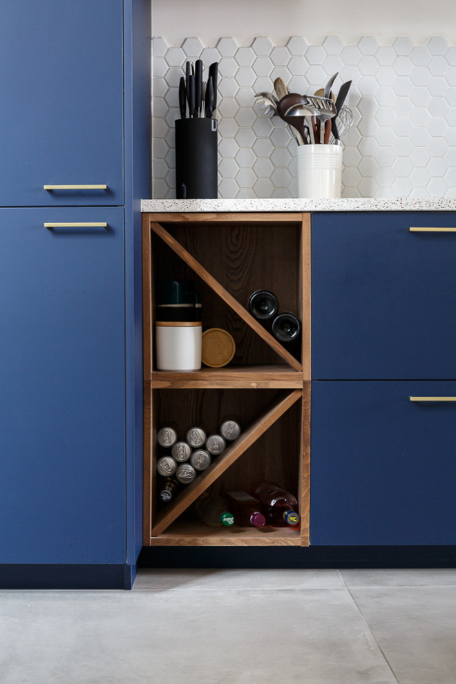 Example of a mid-sized trendy u-shaped ceramic tile and gray floor open concept kitchen design in Paris with an undermount sink, beaded inset cabinets, blue cabinets, terrazzo countertops, white backsplash, ceramic backsplash, paneled appliances, a peninsula and white countertops