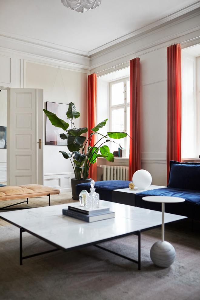 Example of a transitional living room design in Aarhus
