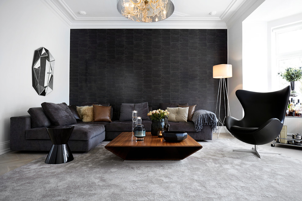Idées déco pour un salon contemporain avec un mur noir et canapé noir.