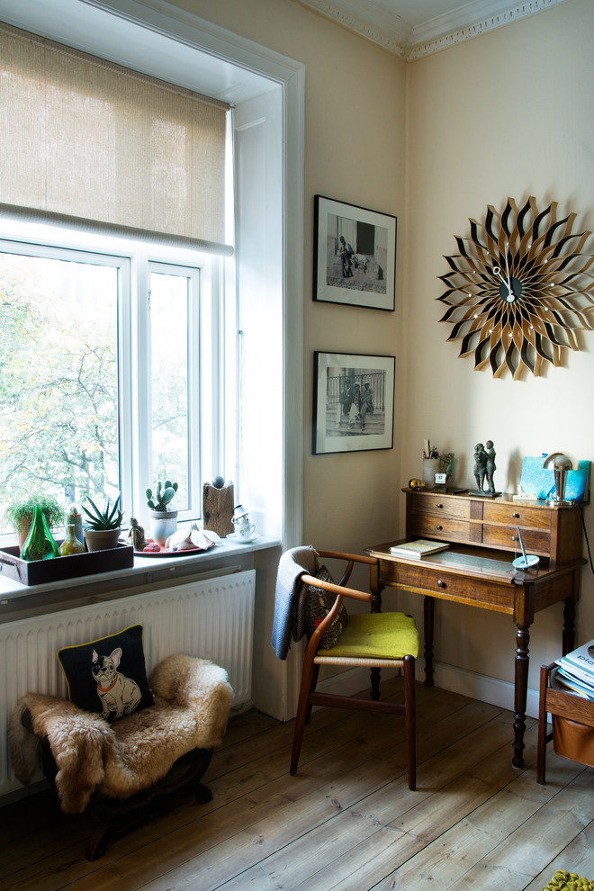 Inspiration for a rustic living room in Copenhagen.
