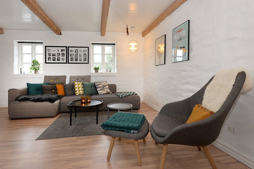 Living room - modern living room idea in Odense