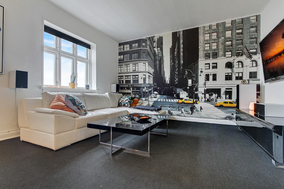 Idee per un soggiorno minimalista con pareti multicolore, moquette e pavimento grigio