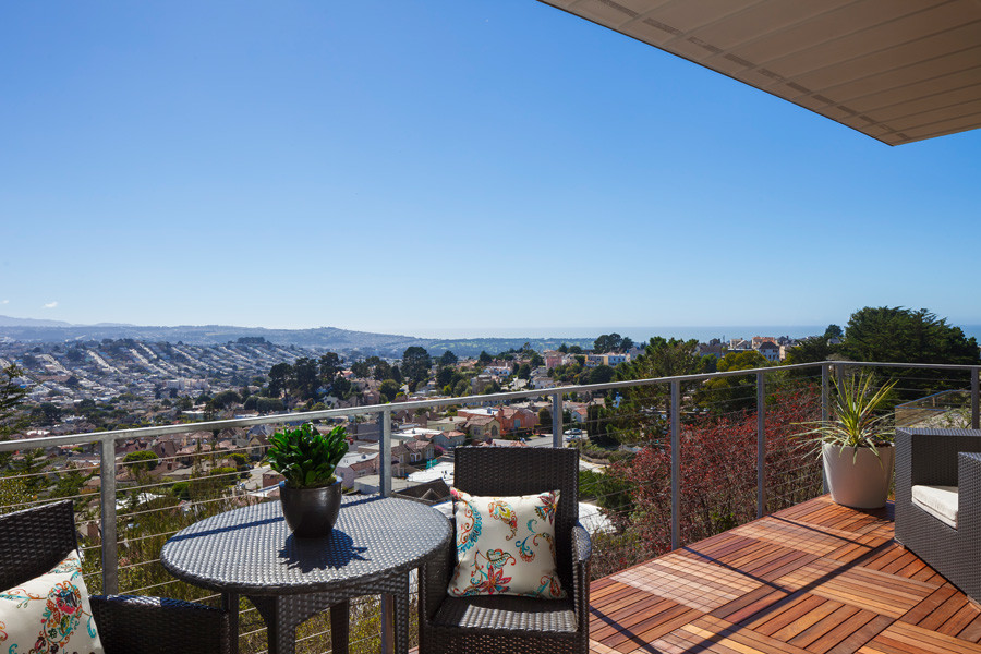 Inspiration for a contemporary deck remodel in San Francisco