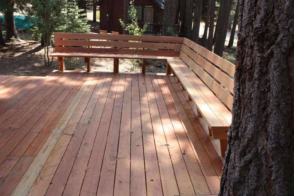 Deck - mid-sized rustic backyard deck idea in Sacramento with no cover
