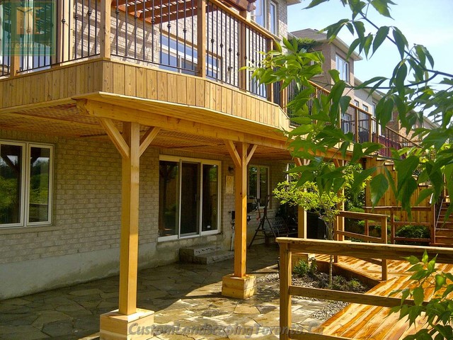 2 Level Deck With Basement Walkout And Pergola Clásico Terraza Y Balcón Toronto De Me