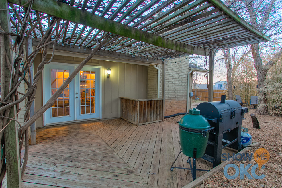 This is an example of an industrial side terrace in Oklahoma City with a pergola.