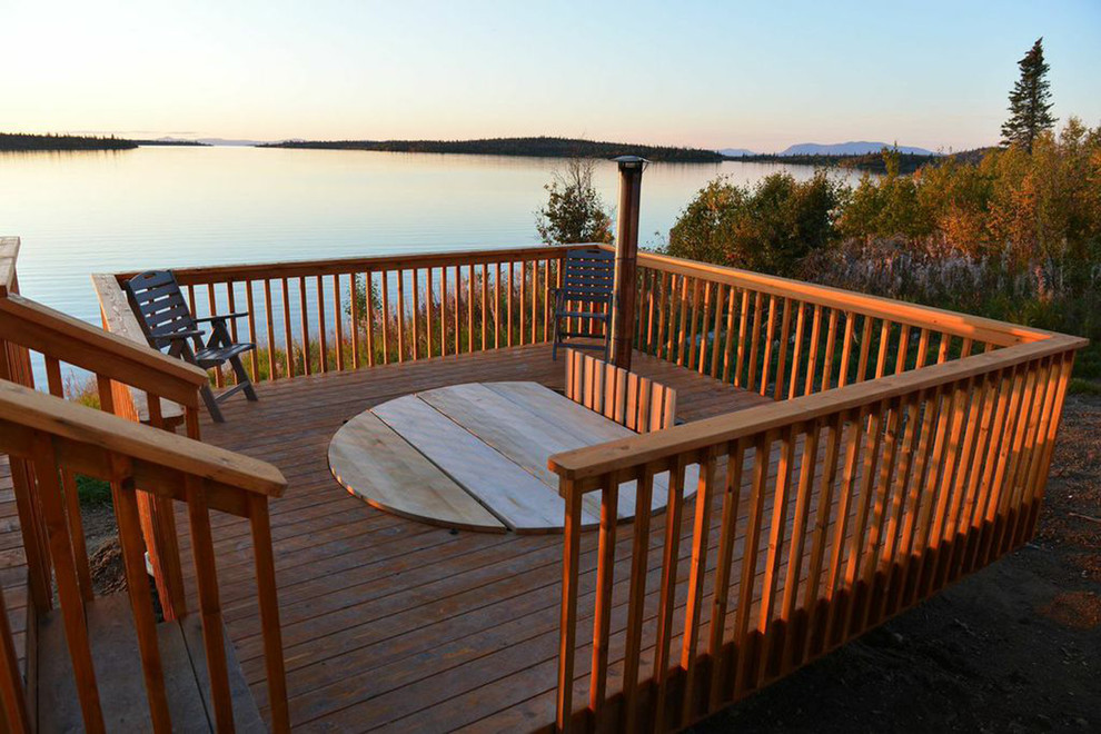 8' x 3' cedar hot tub with Snorkel® Stove Contemporary Deck