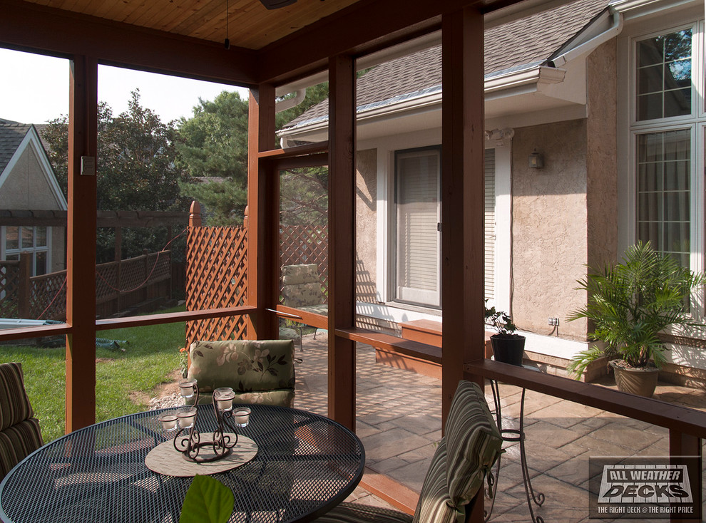 Inspiration for a timeless deck remodel in Kansas City