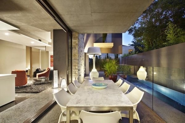 Photo of a modern terrace in Los Angeles.
