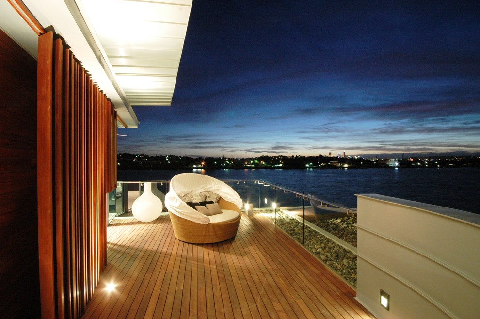 Inspiration for a contemporary deck remodel in Brisbane