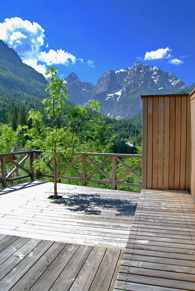 Immagine di una grande terrazza rustica