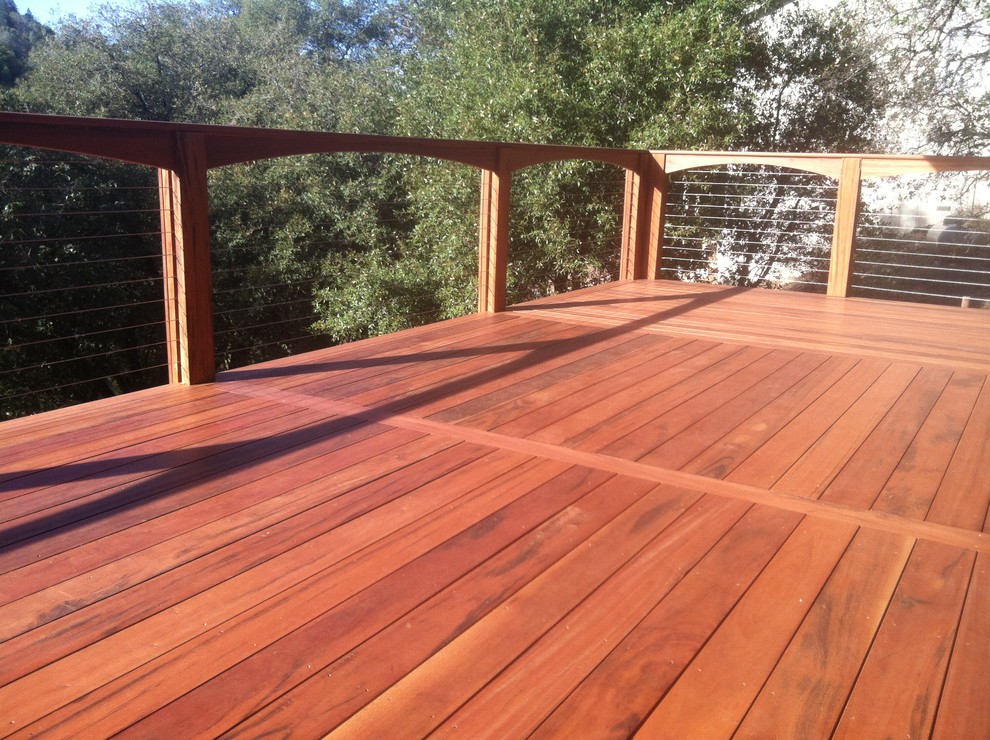 Inspiration for a mid-sized craftsman deck remodel in Sacramento