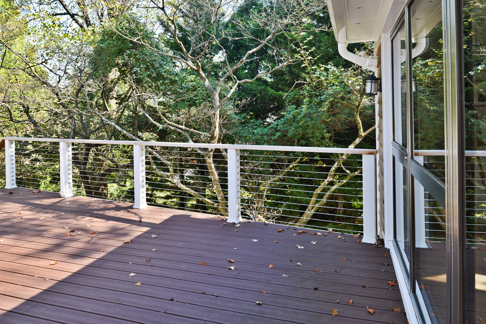 Modelo de terraza minimalista extra grande sin cubierta en patio lateral