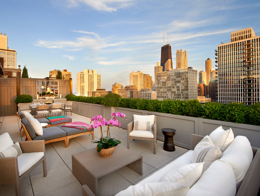 Unbedeckte Moderne Dachterrasse im Dach mit Kübelpflanzen in Chicago