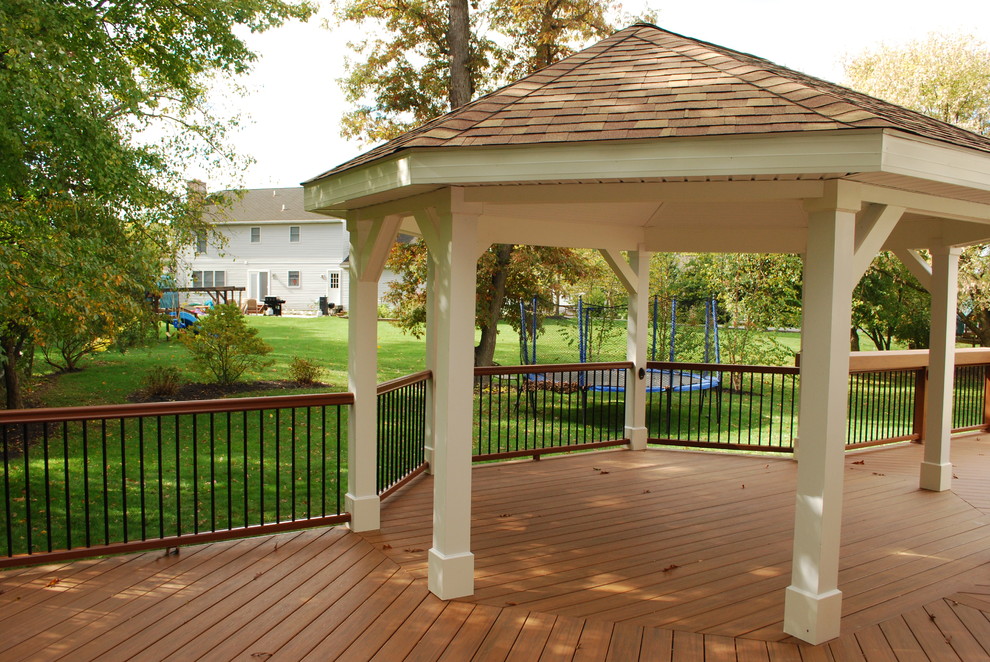 Amenities and features Traditional Deck Philadelphia by Archadeck Chester County