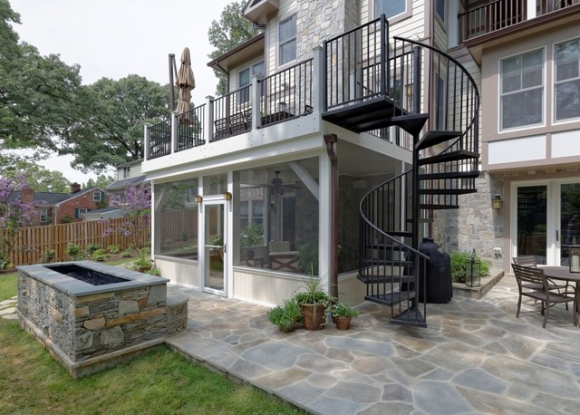 Arlington Deck with Screen Porch & Spiral Staircase - Klassisch - Terrasse  - Washington, D.C. - von Core Outdoor Living | Houzz