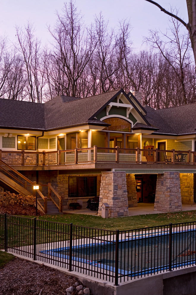 Immagine di un'ampia terrazza american style dietro casa con nessuna copertura