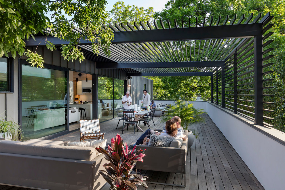Idee per una terrazza moderna sul tetto con una pergola