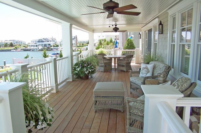 Example of a beach style deck design in Philadelphia