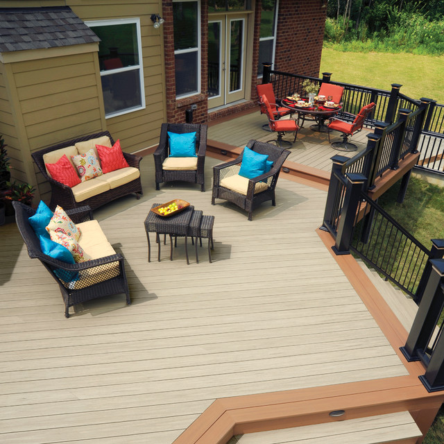 AZEK Deck Arbor Collection Hazelwood® Traditional Deck New York