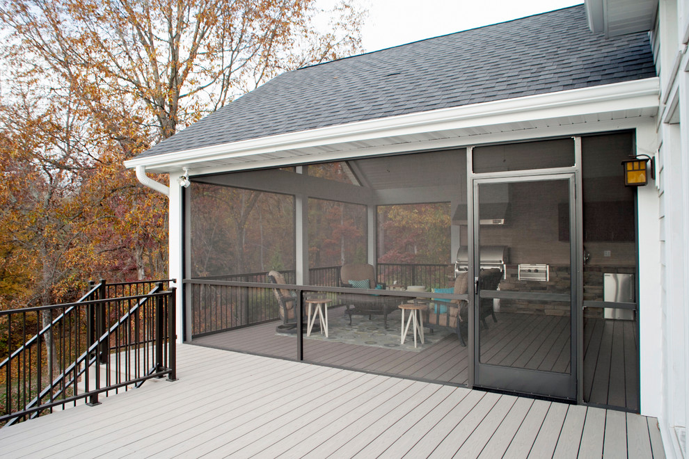 Diseño de terraza clásica renovada extra grande en patio trasero y anexo de casas con cocina exterior