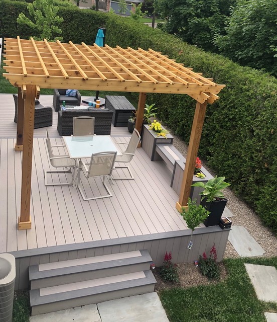 Azek Deck With Cedar Pergola Clásico Terraza Y Balcón Toronto De Mississauga Decks And