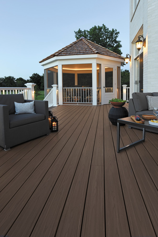 AZEK Harvest Collection Decking in Autumn Chestnut with Premier Rail Traditional Deck