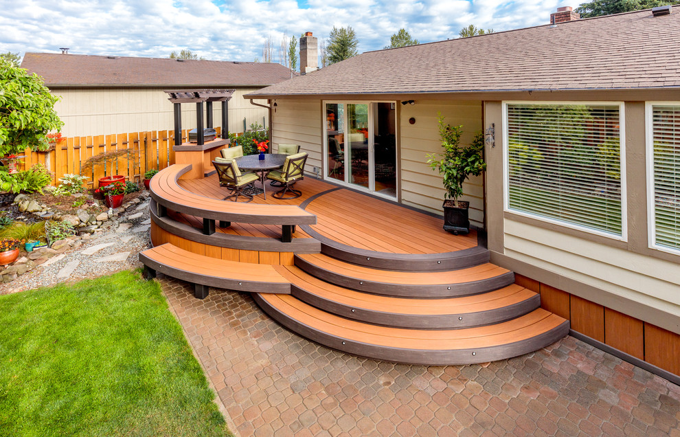 AZEK Vintage Collection Curved Decking in Cypress Traditional Deck